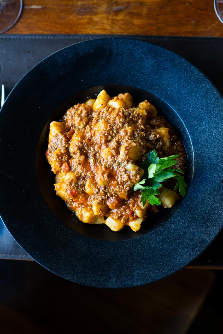 Ñoquis con bolognesa